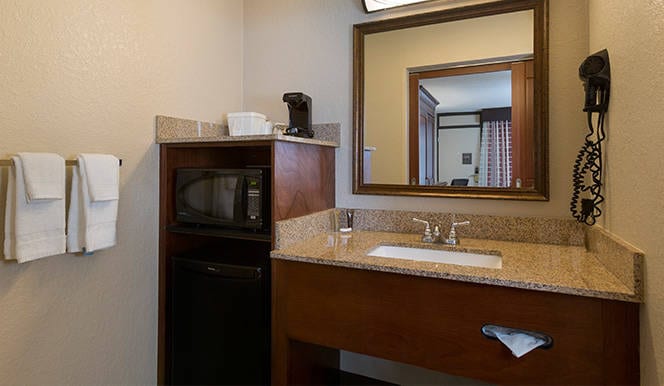 Rosen Inn at Point Orlando - Deluxe Double Room with Two Double Beds Vanity